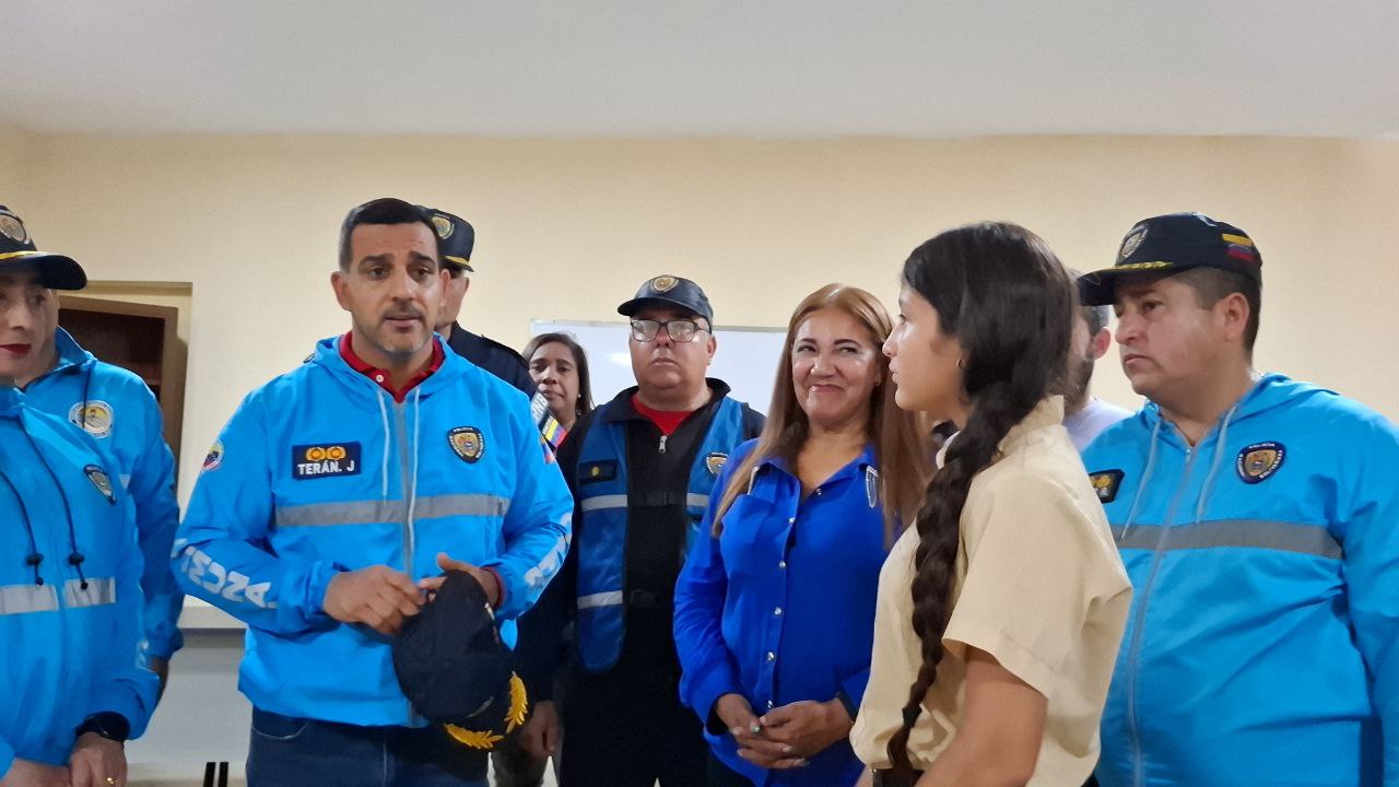 Estudiantes debaten propuestas en elecciones de Feveem