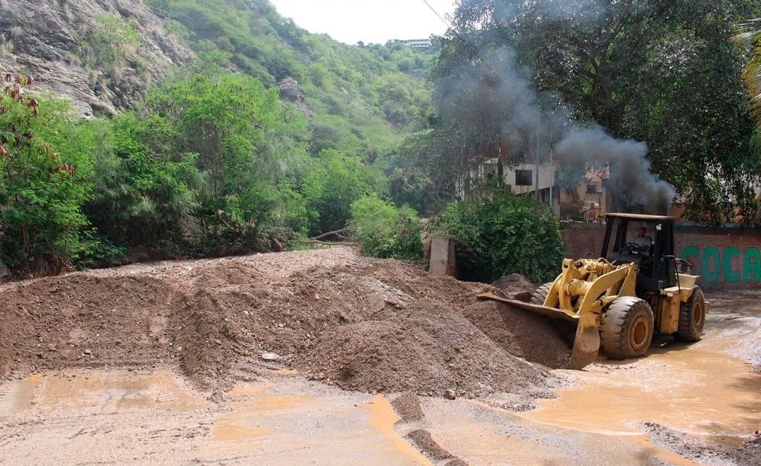 Retiran sedimentos en eje costero oeste de La Guaira tras fuertes lluvias